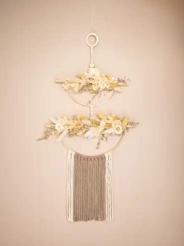 Décoration de fleurs séchées qui change de sa jolie rose à s'offrir pour Noël, un mariage ou un anniversaire, ou en ligne à envoyer partout en France.