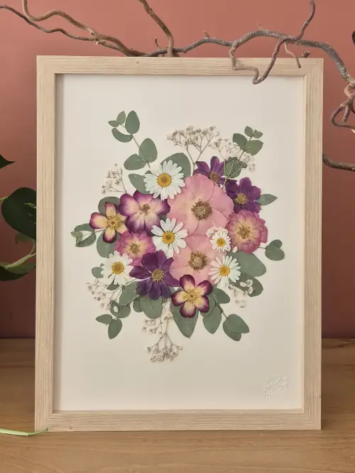 Un herbier pour garder son bouquet de mariée en tableau pour toujours. Votre bouquet de mariée à plat comme souvenir de votre mariage à Gorges ou en France.